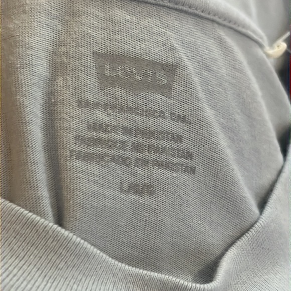 New Levi’s Graphic T-Shirt - Picture 9 of 11